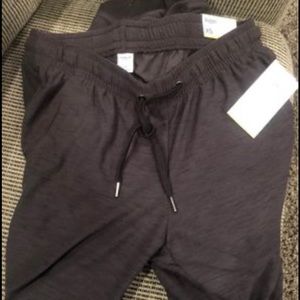 Old Navy Joggers (polyester and spandex)
Size XS
Charcoal gray color